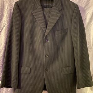 Outstanding pin stripe suit size 44 R
